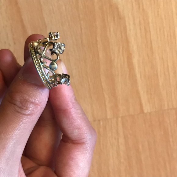 👵 3/$30 Misshapen Crown Ring - Picture 2 of 4